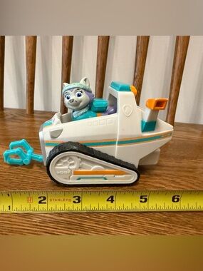 Paw Patrol Everest’s Snow Plow Vehicle with Everest Figure